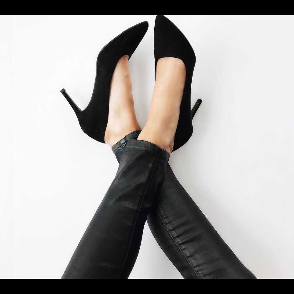 Size 9 Black Pointed Toe Heeled Pumps